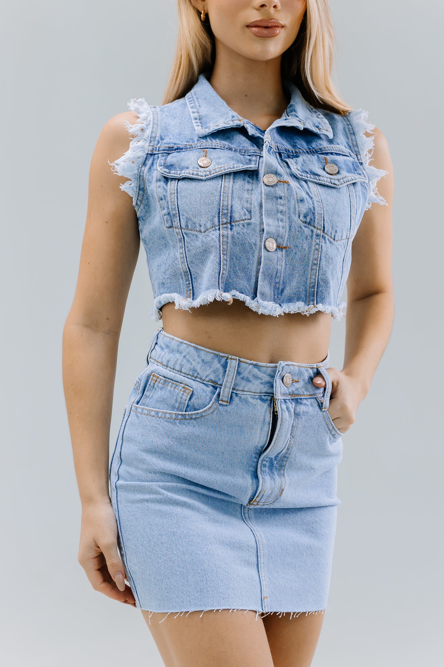 CHALECO CROP DENIM FLECOS