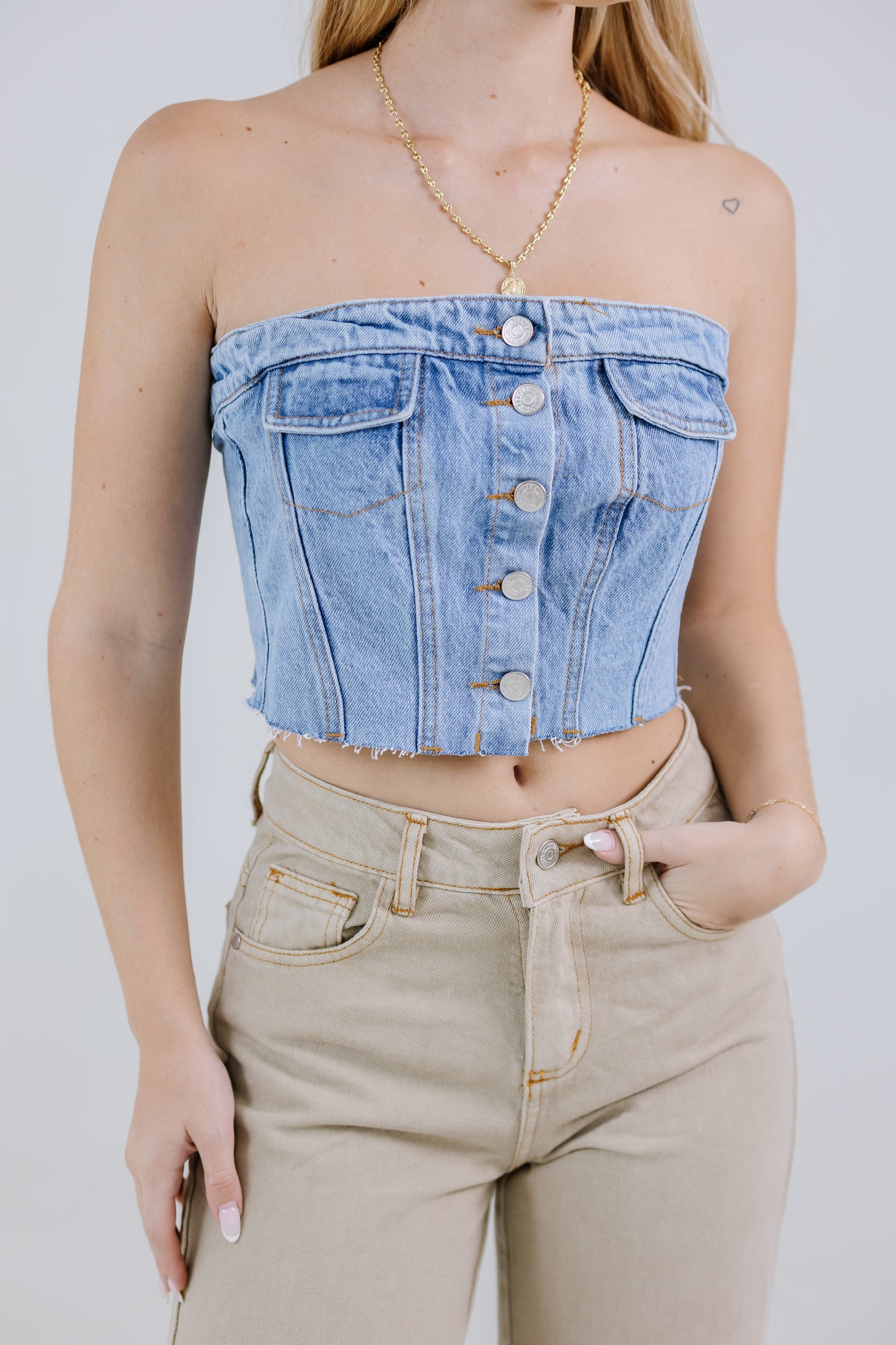 CROP TOP BOTONES FLECOS LIGHT BLUE